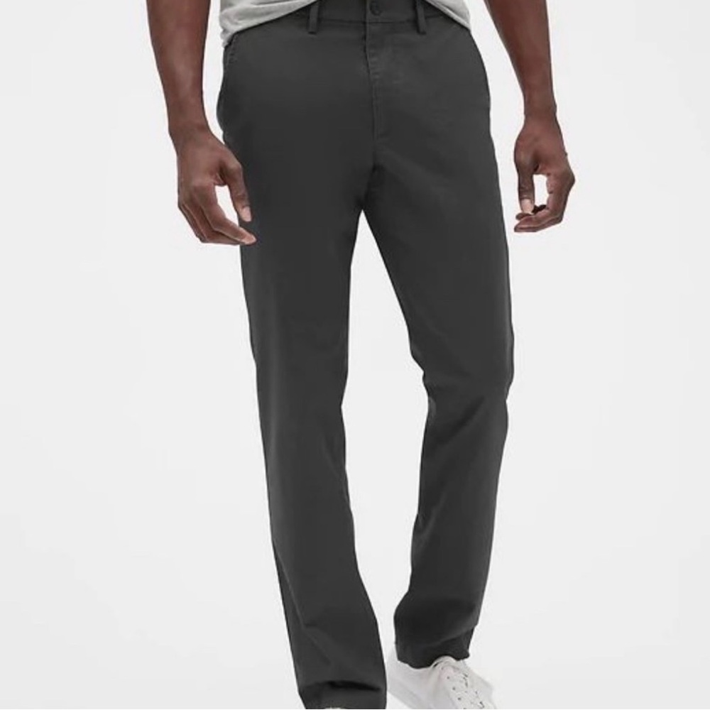 Men's GAP CLASSIC KHAKIS NEW With tags wrinkle resistant.. Charcoal Gray